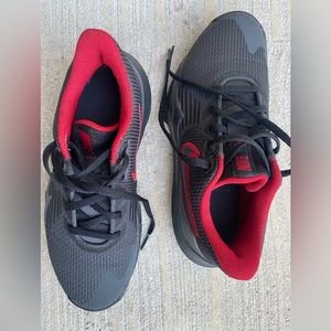 Nike sneakers in 5.5